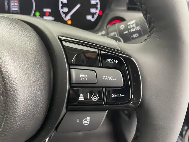 ホンダ ヴェゼル ハイブリッド e:HEV Z 富山県 2025(令7)年 0.1千km クリスタルブラックパール 登録済未使用車/9インチHonda CONNECTディスプレイ/（AM/FM/USB/BT/AppleCarPlay/AndroidAuto）/フルセグTV/バックカメラ/アダプティブクルーズコントロール/衝突被害軽減ブレーキ/レーンキープアシスト/オートマチックハイビーム/LEDヘッドライト/クリアランスソナー/ブラインドスポットモニター/電動リアゲート/ハーフレザーシート/前席シートヒーター/ビルトインETC2.0/置くだけ充電/スマートキー×２/プッシュスタート/パドルシフト/取扱説明書/保証書