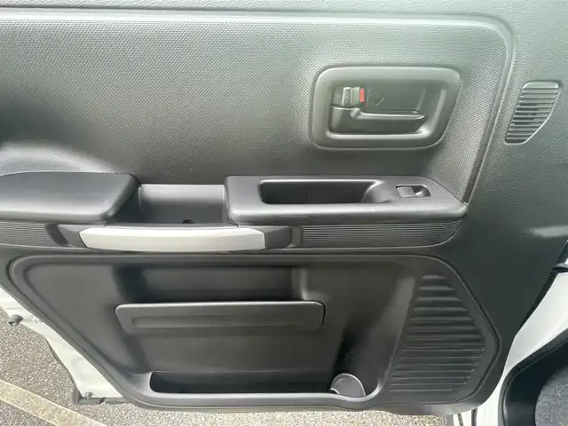 スズキ スペーシア ギア HYBRID XZターボ 栃木県 2019(平31)年 10.5万km ピュアホワイトP (株)IDOMが運営する【じしゃロン宇都宮店】の自社ローン専用車両になります。こちらは現金またはオートローンご利用時の価格です。自社ローンご希望の方は別途その旨お申付け下さい/両側パワースライドドア/社外オーディオ/Ｂｌｕｅｔｏｏｔｈ/クルーズコントロール/パドルシフト/衝突軽減ブレーキ/シートヒーター/ＬＥＤヘッドライト/オートライト/フォグライト/スマートキー/純正アルミホイール/ルーフレール