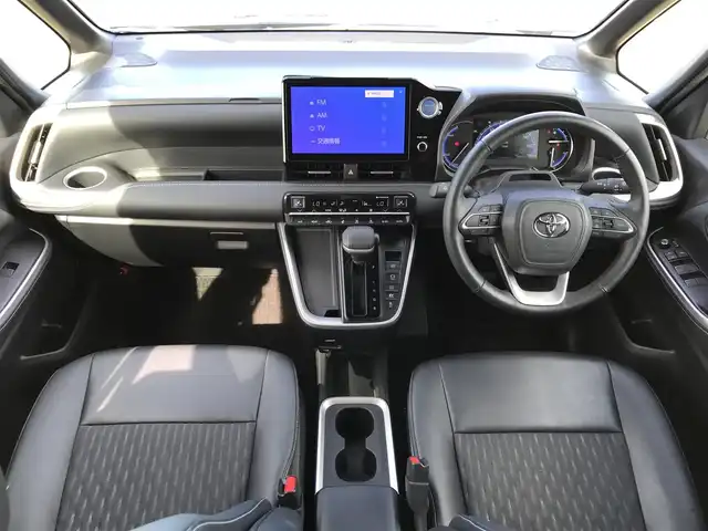 トヨタ ノア ハイブリッド S－Z 鳥取県 2023(令5)年 2.7万km アティチュードブラックマイカ 10.5インチディスプレイオーディオ/ナビ/BT/USB/Mira/バックカメラ・ETC２．０/トヨタセーフティセンス/アドバンストドライブ/ブラインドスポットモニター/モデリスタエアロパーツ/フロント/サイド/リア/快適利便パッケージHi/前席2列目シートヒーター/2列目オットマンシート/パワーバックドア/両側パワースライドドア/ハーフレザーシート/3眼プロジェクター式LEDヘットライト/フォグライト/純正17インチアルミホイール/プッシュエンジンスタート/スマートキー