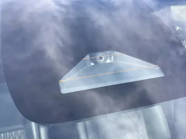 トヨタ ノア ハイブリッド S－Z 鳥取県 2023(令5)年 2.7万km アティチュードブラックマイカ 10.5インチディスプレイオーディオ/ナビ/BT/USB/Mira/バックカメラ・ETC２．０/トヨタセーフティセンス/アドバンストドライブ/ブラインドスポットモニター/モデリスタエアロパーツ/フロント/サイド/リア/快適利便パッケージHi/前席2列目シートヒーター/2列目オットマンシート/パワーバックドア/両側パワースライドドア/ハーフレザーシート/3眼プロジェクター式LEDヘットライト/フォグライト/純正17インチアルミホイール/プッシュエンジンスタート/スマートキー