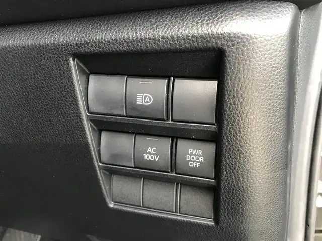 トヨタ ノア ハイブリッド S－Z 鳥取県 2023(令5)年 2.7万km アティチュードブラックマイカ 10.5インチディスプレイオーディオ/ナビ/BT/USB/Mira/バックカメラ・ETC２．０/トヨタセーフティセンス/アドバンストドライブ/ブラインドスポットモニター/モデリスタエアロパーツ/フロント/サイド/リア/快適利便パッケージHi/前席2列目シートヒーター/2列目オットマンシート/パワーバックドア/両側パワースライドドア/ハーフレザーシート/3眼プロジェクター式LEDヘットライト/フォグライト/純正17インチアルミホイール/プッシュエンジンスタート/スマートキー