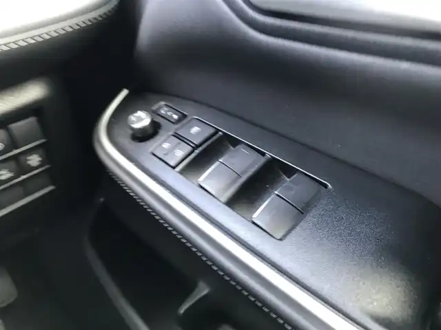 トヨタ ノア ハイブリッド S－Z 鳥取県 2023(令5)年 2.7万km アティチュードブラックマイカ 10.5インチディスプレイオーディオ/ナビ/BT/USB/Mira/バックカメラ・ETC２．０/トヨタセーフティセンス/アドバンストドライブ/ブラインドスポットモニター/モデリスタエアロパーツ/フロント/サイド/リア/快適利便パッケージHi/前席2列目シートヒーター/2列目オットマンシート/パワーバックドア/両側パワースライドドア/ハーフレザーシート/3眼プロジェクター式LEDヘットライト/フォグライト/純正17インチアルミホイール/プッシュエンジンスタート/スマートキー