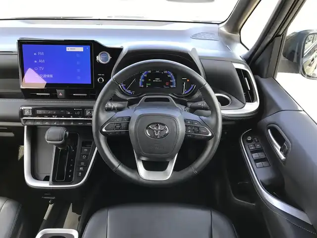 トヨタ ノア ハイブリッド S－Z 鳥取県 2023(令5)年 2.7万km アティチュードブラックマイカ 10.5インチディスプレイオーディオ/ナビ/BT/USB/Mira/バックカメラ・ETC２．０/トヨタセーフティセンス/アドバンストドライブ/ブラインドスポットモニター/モデリスタエアロパーツ/フロント/サイド/リア/快適利便パッケージHi/前席2列目シートヒーター/2列目オットマンシート/パワーバックドア/両側パワースライドドア/ハーフレザーシート/3眼プロジェクター式LEDヘットライト/フォグライト/純正17インチアルミホイール/プッシュエンジンスタート/スマートキー