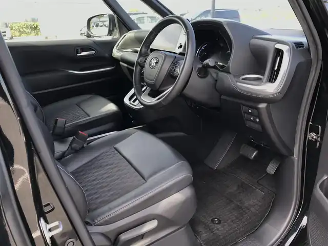 トヨタ ノア ハイブリッド S－Z 鳥取県 2023(令5)年 2.7万km アティチュードブラックマイカ 10.5インチディスプレイオーディオ/ナビ/BT/USB/Mira/バックカメラ・ETC２．０/トヨタセーフティセンス/アドバンストドライブ/ブラインドスポットモニター/モデリスタエアロパーツ/フロント/サイド/リア/快適利便パッケージHi/前席2列目シートヒーター/2列目オットマンシート/パワーバックドア/両側パワースライドドア/ハーフレザーシート/3眼プロジェクター式LEDヘットライト/フォグライト/純正17インチアルミホイール/プッシュエンジンスタート/スマートキー