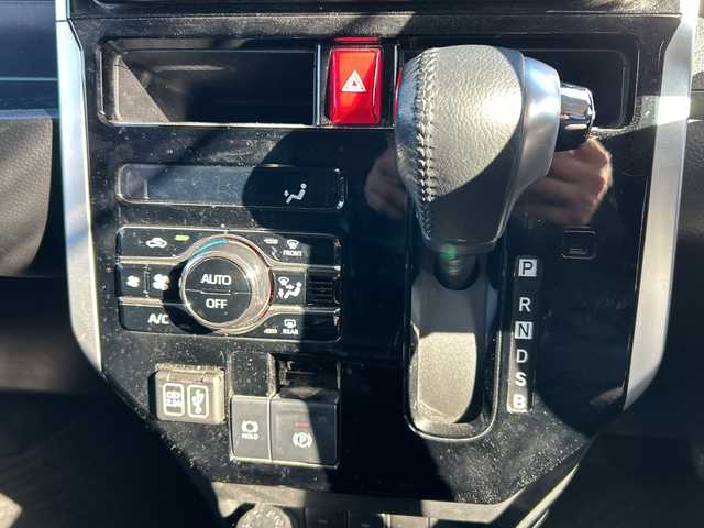 トヨタ ルーミー カスタムG 山口県 2023(令5)年 1.5万km パールホワイトⅢ ディスプレイオーディオ/　・Bluetooth/　・AppleCarplay/　・AndroidAuto/　・全方位カメラ/シートヒーター/ステアリングリモコン/テレビキャンセラー/カップホルダー/オートライト/オートハイビーム/コーナーセンサー/LEDヘッドライト/純正14インチAW