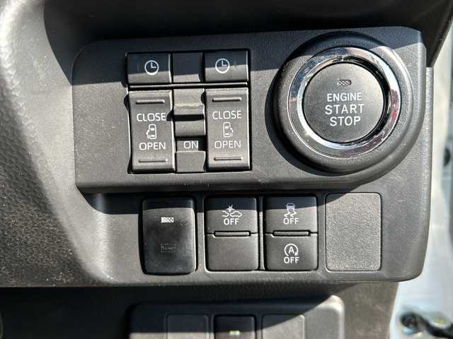 トヨタ ルーミー カスタムG 山口県 2023(令5)年 1.5万km パールホワイトⅢ ディスプレイオーディオ/　・Bluetooth/　・AppleCarplay/　・AndroidAuto/　・全方位カメラ/シートヒーター/ステアリングリモコン/テレビキャンセラー/カップホルダー/オートライト/オートハイビーム/コーナーセンサー/LEDヘッドライト/純正14インチAW