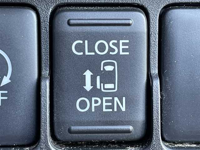 日産 デイズ ルークス ハイウェイスターX 兵庫県 2020(令2)年 5.2万km スパークリングレッド/ブラック 純正7インチナビ/ディスプレイモデルナビ/Bluetoothオーディオ/フルセグTV/片側パワースライドドア/純正フロアマット/純正AW/コーナーセンサー/レーンキープアシスト/衝突軽減システム/LEDヘッドライト/赤・黒ツートン