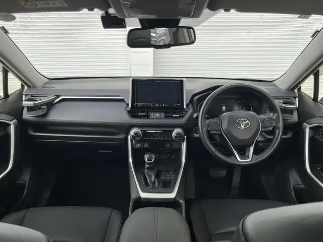 トヨタ ＲＡＶ４ G 高知県 2020(令2)年 5.9万km ホワイトパールクリスタルシャイン 社外ナビ/　Bluetooth/フルセグ/　CD/DVD/AM/FM/バックカメラ/ナビ連動ドライブレコーダー/ビルトインETC/4WD/プッシュスタート/スマートキー/レザーシート/純正フロアマット/純正18インチアルミホイール/クルーズコントロール/パワーシート/シートメモリー/LEDヘッドライト/オートマチックハイビーム/オートライト/衝突被害軽減システム/本革巻きステアリング/盗難防止装置DVDナビ