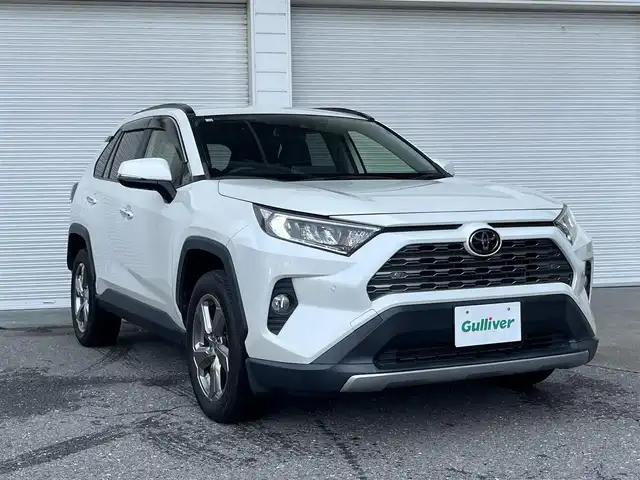 トヨタ ＲＡＶ４ G 高知県 2020(令2)年 5.9万km ホワイトパールクリスタルシャイン 社外ナビ/　Bluetooth/フルセグ/　CD/DVD/AM/FM/バックカメラ/ナビ連動ドライブレコーダー/ビルトインETC/4WD/プッシュスタート/スマートキー/レザーシート/純正フロアマット/純正18インチアルミホイール/クルーズコントロール/パワーシート/シートメモリー/LEDヘッドライト/オートマチックハイビーム/オートライト/衝突被害軽減システム/本革巻きステアリング/盗難防止装置DVDナビ
