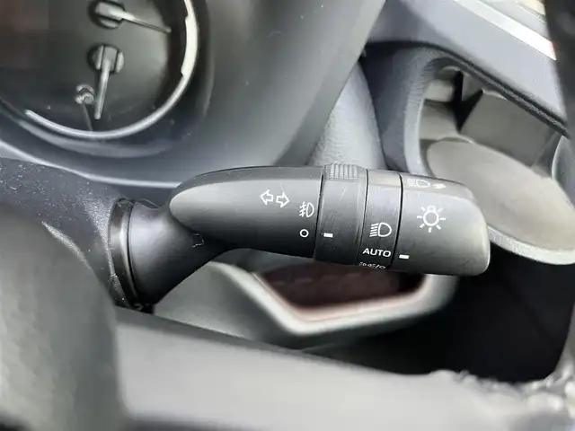 トヨタ ＲＡＶ４ G 高知県 2020(令2)年 5.9万km ホワイトパールクリスタルシャイン 社外ナビ/　Bluetooth/フルセグ/　CD/DVD/AM/FM/バックカメラ/ナビ連動ドライブレコーダー/ビルトインETC/4WD/プッシュスタート/スマートキー/レザーシート/純正フロアマット/純正18インチアルミホイール/クルーズコントロール/パワーシート/シートメモリー/LEDヘッドライト/オートマチックハイビーム/オートライト/衝突被害軽減システム/本革巻きステアリング/盗難防止装置DVDナビ