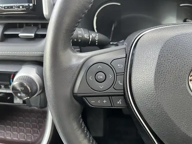 トヨタ ＲＡＶ４ G 高知県 2020(令2)年 5.9万km ホワイトパールクリスタルシャイン 社外ナビ/　Bluetooth/フルセグ/　CD/DVD/AM/FM/バックカメラ/ナビ連動ドライブレコーダー/ビルトインETC/4WD/プッシュスタート/スマートキー/レザーシート/純正フロアマット/純正18インチアルミホイール/クルーズコントロール/パワーシート/シートメモリー/LEDヘッドライト/オートマチックハイビーム/オートライト/衝突被害軽減システム/本革巻きステアリング/盗難防止装置DVDナビ