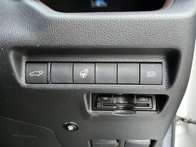 トヨタ ＲＡＶ４ G 高知県 2020(令2)年 5.9万km ホワイトパールクリスタルシャイン 社外ナビ/　Bluetooth/フルセグ/　CD/DVD/AM/FM/バックカメラ/ナビ連動ドライブレコーダー/ビルトインETC/4WD/プッシュスタート/スマートキー/レザーシート/純正フロアマット/純正18インチアルミホイール/クルーズコントロール/パワーシート/シートメモリー/LEDヘッドライト/オートマチックハイビーム/オートライト/衝突被害軽減システム/本革巻きステアリング/盗難防止装置DVDナビ
