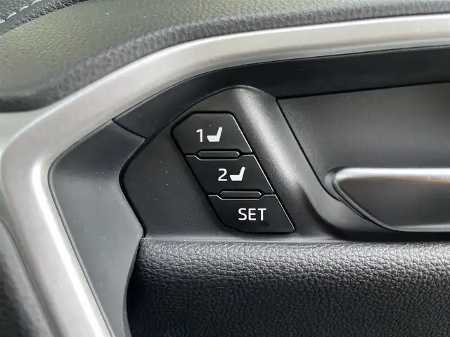 トヨタ ＲＡＶ４ G 高知県 2020(令2)年 5.9万km ホワイトパールクリスタルシャイン 社外ナビ/　Bluetooth/フルセグ/　CD/DVD/AM/FM/バックカメラ/ナビ連動ドライブレコーダー/ビルトインETC/4WD/プッシュスタート/スマートキー/レザーシート/純正フロアマット/純正18インチアルミホイール/クルーズコントロール/パワーシート/シートメモリー/LEDヘッドライト/オートマチックハイビーム/オートライト/衝突被害軽減システム/本革巻きステアリング/盗難防止装置DVDナビ