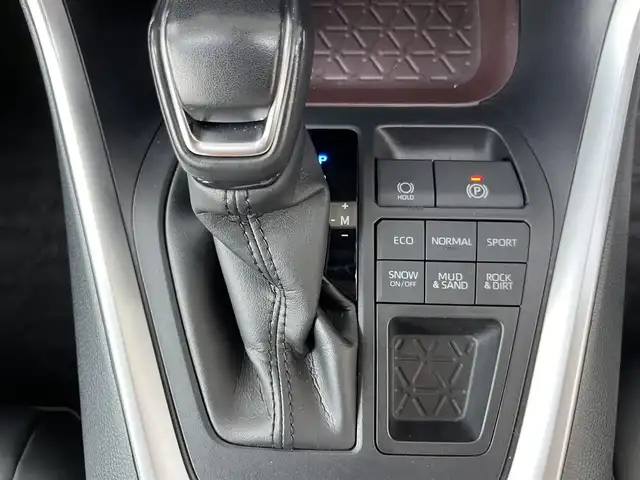 トヨタ ＲＡＶ４ G 高知県 2020(令2)年 5.9万km ホワイトパールクリスタルシャイン 社外ナビ/　Bluetooth/フルセグ/　CD/DVD/AM/FM/バックカメラ/ナビ連動ドライブレコーダー/ビルトインETC/4WD/プッシュスタート/スマートキー/レザーシート/純正フロアマット/純正18インチアルミホイール/クルーズコントロール/パワーシート/シートメモリー/LEDヘッドライト/オートマチックハイビーム/オートライト/衝突被害軽減システム/本革巻きステアリング/盗難防止装置DVDナビ