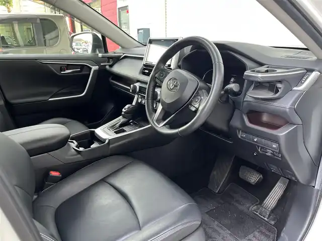 トヨタ ＲＡＶ４ G 高知県 2020(令2)年 5.9万km ホワイトパールクリスタルシャイン 社外ナビ/　Bluetooth/フルセグ/　CD/DVD/AM/FM/バックカメラ/ナビ連動ドライブレコーダー/ビルトインETC/4WD/プッシュスタート/スマートキー/レザーシート/純正フロアマット/純正18インチアルミホイール/クルーズコントロール/パワーシート/シートメモリー/LEDヘッドライト/オートマチックハイビーム/オートライト/衝突被害軽減システム/本革巻きステアリング/盗難防止装置DVDナビ