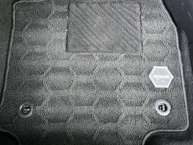 トヨタ ＲＡＶ４ G 高知県 2020(令2)年 5.9万km ホワイトパールクリスタルシャイン 社外ナビ/　Bluetooth/フルセグ/　CD/DVD/AM/FM/バックカメラ/ナビ連動ドライブレコーダー/ビルトインETC/4WD/プッシュスタート/スマートキー/レザーシート/純正フロアマット/純正18インチアルミホイール/クルーズコントロール/パワーシート/シートメモリー/LEDヘッドライト/オートマチックハイビーム/オートライト/衝突被害軽減システム/本革巻きステアリング/盗難防止装置DVDナビ
