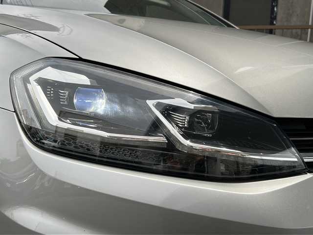 フォルクスワーゲン ゴルフ TSI コンフォートL テックED 京都府 2019(平31)年 7.1万km シルバー 純正ＳＤナビ　　/フルセグＴＶ/バックカメラ/ＭＴモード　/AUX接続/AppleCarPlay接続/フロンフォグライト/ＥＴＣ２．０ビルトイン　/Ｂｌｕｅｔｏｏｈ接続/衝突被害軽減システム/盗難防止装置/横滑り防止装置/純正アルミホイール　 /Wサイドエアバッグ/エンジンスタートボタン/ウィンカーミラー/スマートキー/ワンオーナー
