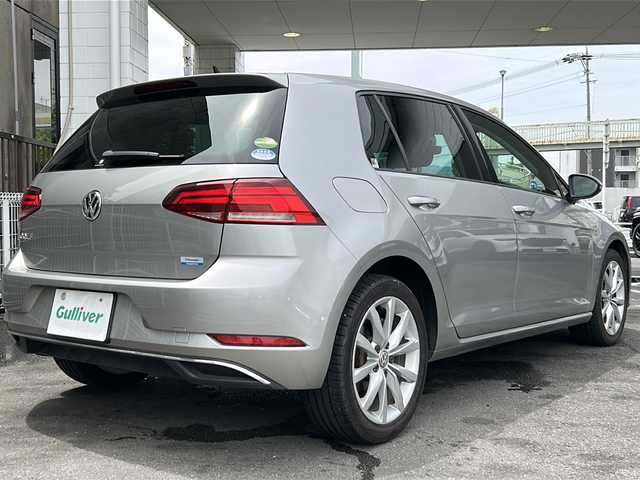フォルクスワーゲン ゴルフ TSI コンフォートL テックED 京都府 2019(平31)年 7.1万km シルバー 純正ＳＤナビ　　/フルセグＴＶ/バックカメラ/ＭＴモード　/AUX接続/AppleCarPlay接続/フロンフォグライト/ＥＴＣ２．０ビルトイン　/Ｂｌｕｅｔｏｏｈ接続/衝突被害軽減システム/盗難防止装置/横滑り防止装置/純正アルミホイール　 /Wサイドエアバッグ/エンジンスタートボタン/ウィンカーミラー/スマートキー/ワンオーナー