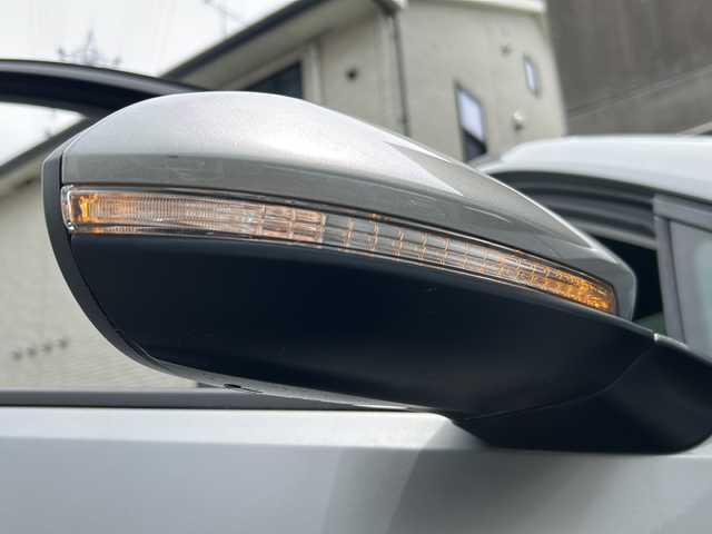フォルクスワーゲン ゴルフ TSI コンフォートL テックED 京都府 2019(平31)年 7.1万km シルバー 純正ＳＤナビ　　/フルセグＴＶ/バックカメラ/ＭＴモード　/AUX接続/AppleCarPlay接続/フロンフォグライト/ＥＴＣ２．０ビルトイン　/Ｂｌｕｅｔｏｏｈ接続/衝突被害軽減システム/盗難防止装置/横滑り防止装置/純正アルミホイール　 /Wサイドエアバッグ/エンジンスタートボタン/ウィンカーミラー/スマートキー/ワンオーナー