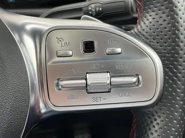 メルセデス・ベンツ Ａ２００ｄ AMGライン 東京都 2019(令1)年 2.3万km ジュピターレッド 360度カメラ/ヘッドアップディスプレイ/サンルーフ/ACC/LKA/BSM/赤黒ツートンレザーシート/パワーシート/シートヒーター/LEDヘッドライト/レーダーセーフティーパッケージ