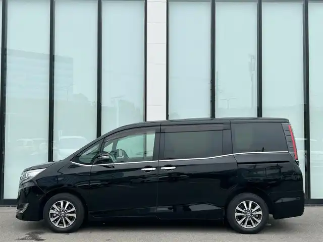 トヨタ エスクァイア ハイブリッド Gi プレミアムパッケージ ブラックテーラード 大阪府 2021(令3)年 1.4万km ブラック 純正１０インチナビ/  フルセグTV/CD/DVD/Bluetooth/USB/衝突軽減/バックモニター/１２インチ後席モニター/前席シートヒーター/両側パワースライドドア/クルーズコントロール/ドライブレコーダー/コーナーセンサー/純正15インチアルミホイール/純正フロアマット/100V電源/スマートキー/ワンオーナー/ＥＴＣ/ＬＥＤライト