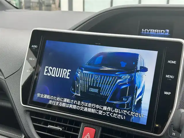 トヨタ エスクァイア ハイブリッド Gi プレミアムパッケージ ブラックテーラード 大阪府 2021(令3)年 1.4万km ブラック 純正１０インチナビ/  フルセグTV/CD/DVD/Bluetooth/USB/衝突軽減/バックモニター/１２インチ後席モニター/前席シートヒーター/両側パワースライドドア/クルーズコントロール/ドライブレコーダー/コーナーセンサー/純正15インチアルミホイール/純正フロアマット/100V電源/スマートキー/ワンオーナー/ＥＴＣ/ＬＥＤライト