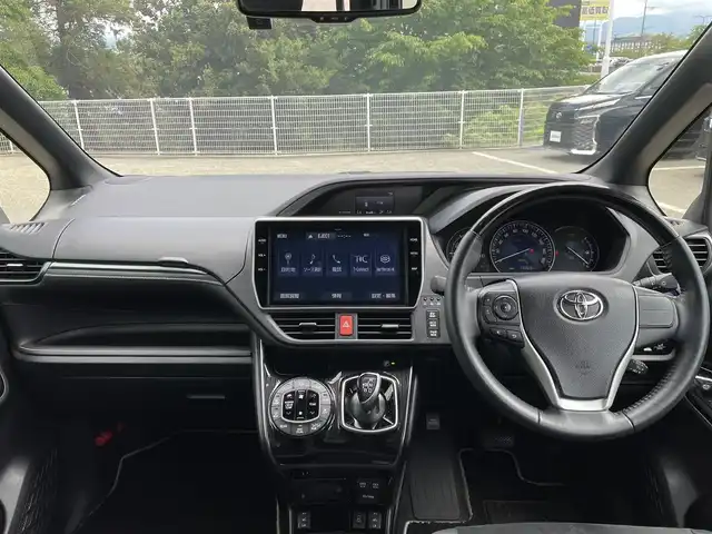 トヨタ エスクァイア ハイブリッド Gi プレミアムパッケージ ブラックテーラード 大阪府 2021(令3)年 1.4万km ブラック 純正１０インチナビ/  フルセグTV/CD/DVD/Bluetooth/USB/衝突軽減/バックモニター/１２インチ後席モニター/前席シートヒーター/両側パワースライドドア/クルーズコントロール/ドライブレコーダー/コーナーセンサー/純正15インチアルミホイール/純正フロアマット/100V電源/スマートキー/ワンオーナー/ＥＴＣ/ＬＥＤライト