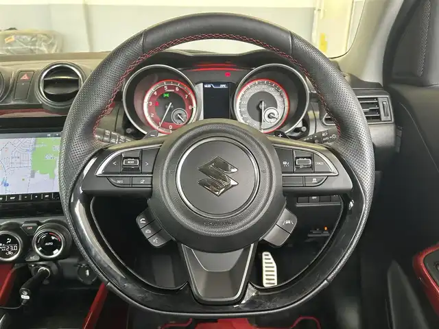 スズキ スイフト スポーツ 栃木県 2023(令5)年 2.2万km ピュアホワイトP ワンオーナー/禁煙車/純正SDナビ/Bluetooth CD DVD USB/フルセグ TV/全方位カメラ/横滑り防止装置/コーナーセンサー/レーンキープアシスト/盗難防止装置/オートライト/衝突被害軽減システム/エアバックW サイド カーテンエアバック/LEDヘッドライト/純正17インチアルミホイール/運転席シートヒーター/記録簿/保証書/取扱説明書