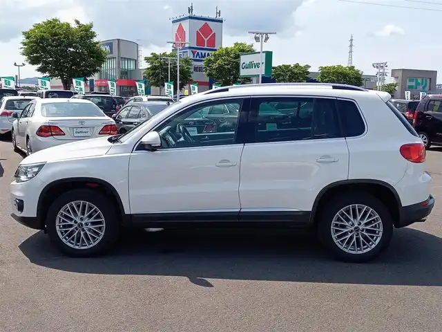 フォルクスワーゲン ティグアン スポーツ&スタイル 福井県 2012(平24)年 9.1万km キャンディホワイト ワンオーナー車/純正AW付きスタッドレスタイヤ積込/４WD/クルーズコントロール/後方コーナーセンサー/バックカメラ/キセノンヘッドライト/F・Rフォグ/パナソニック7インチSDナビ（CD/DVD/BT/USB/iPod）/フルセグテレビ/オートホールド/横滑り防止装置/盗難防止装置/ETC/ダブル＋サイドエアバッグ/スマートキー