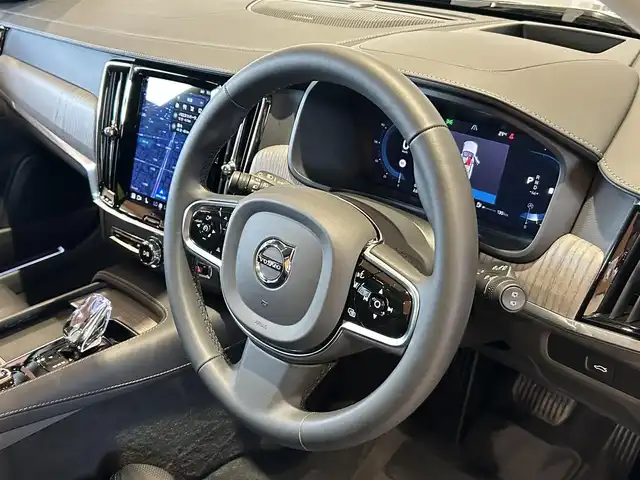 ボルボ ボルボ Ｖ９０ クロスカントリー アルティメット B5 AWD 道央・札幌 2024(令6)年 0.3万km オニキスブラックP 電子制御エアサスペンション/電動パノラマサンルーフ/メタリックペイント/harman/kardonサラウンド/純正メモリナビ/　・Googleナビ/　・AppeleCaePlay/　・360°カメラ/　・AndroidAuto/ナッパレザーシート/シートヒーター/シートベンチレーション/ステアリングヒーター/ヘッドアップディスプレイ/4ゾーンエアコン/パワーテールゲート