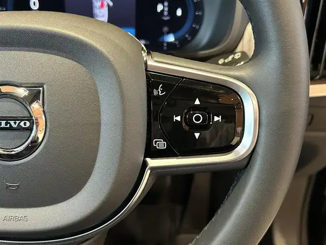 ボルボ ボルボ Ｖ９０ クロスカントリー アルティメット B5 AWD 道央・札幌 2024(令6)年 0.3万km オニキスブラックP 電子制御エアサスペンション/電動パノラマサンルーフ/メタリックペイント/harman/kardonサラウンド/純正メモリナビ/　・Googleナビ/　・AppeleCaePlay/　・360°カメラ/　・AndroidAuto/ナッパレザーシート/シートヒーター/シートベンチレーション/ステアリングヒーター/ヘッドアップディスプレイ/4ゾーンエアコン/パワーテールゲート