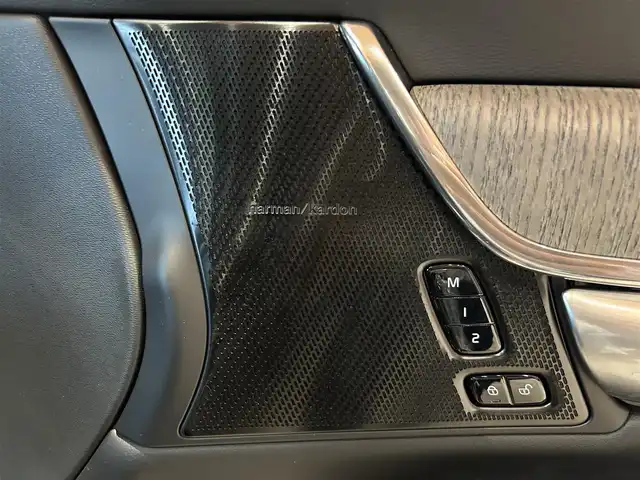 ボルボ ボルボ Ｖ９０ クロスカントリー アルティメット B5 AWD 道央・札幌 2024(令6)年 0.3万km オニキスブラックP 電子制御エアサスペンション/電動パノラマサンルーフ/メタリックペイント/harman/kardonサラウンド/純正メモリナビ/　・Googleナビ/　・AppeleCaePlay/　・360°カメラ/　・AndroidAuto/ナッパレザーシート/シートヒーター/シートベンチレーション/ステアリングヒーター/ヘッドアップディスプレイ/4ゾーンエアコン/パワーテールゲート