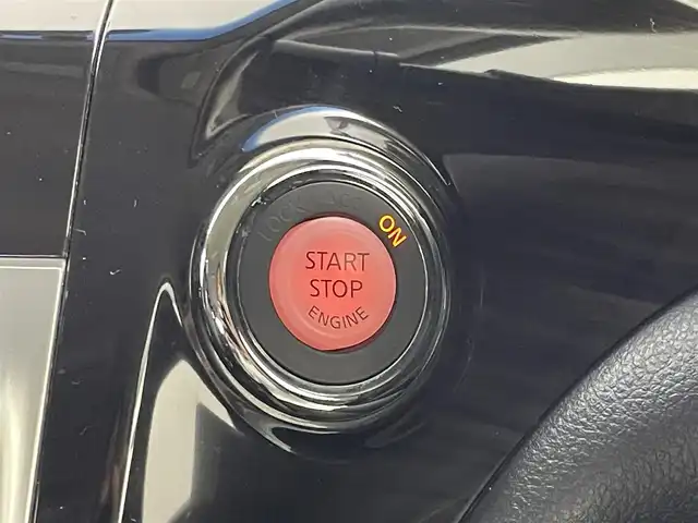 日産 エルグランド 250ハイウェイスターS 埼玉県 2018(平30)年 5.3万km ブリリアントホワイトパール 純正８インチナビ　フリップダウンモニター　バックカメラ　ＥＴＣ　クルーズコントロール　両側パワースライドドア　ナビ連動ドラレコ　ハーフレザー　ステアリングスイッチ　スマートキー　ＬＥＤライト　地デジ