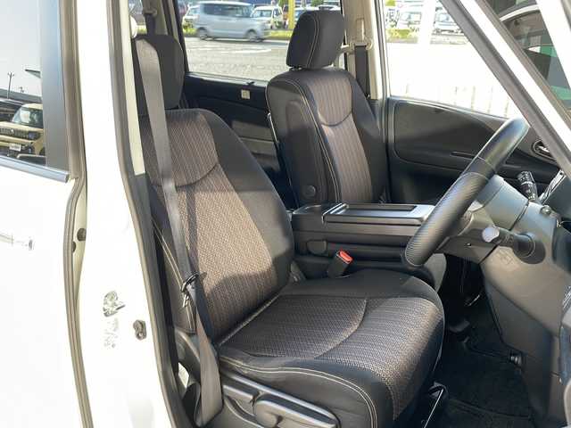 日産 セレナ HWS S HV Vセレ +Sefty 静岡県 2015(平27)年 8.5万km ブリリアントホワイトパール シティーブレーキサポート/・レーンキープアシスト/・全方位カメラ/純正ナビ/・フルセグTV/・CD/DVD/BT/ラジオ/主要装備/・両側パワースライドドア/・フリップダウンモニター/・ETC/・アイドリングストップ/・プッシュスタート/・スマートキー/・LEDヘッドライト/・純正フロアマット