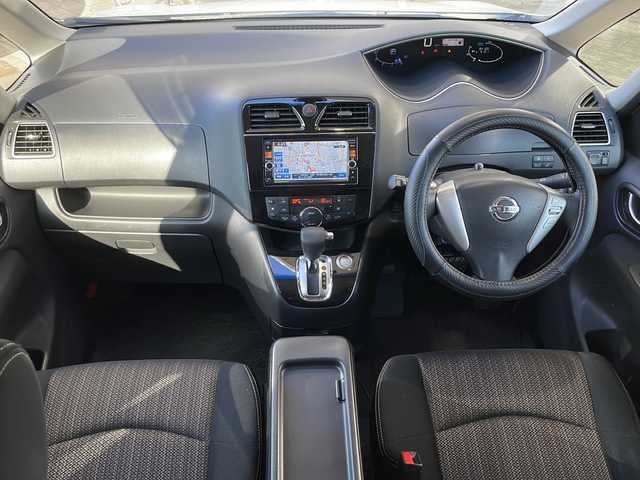 日産 セレナ HWS S HV Vセレ +Sefty 静岡県 2015(平27)年 8.5万km ブリリアントホワイトパール シティーブレーキサポート/・レーンキープアシスト/・全方位カメラ/純正ナビ/・フルセグTV/・CD/DVD/BT/ラジオ/主要装備/・両側パワースライドドア/・フリップダウンモニター/・ETC/・アイドリングストップ/・プッシュスタート/・スマートキー/・LEDヘッドライト/・純正フロアマット
