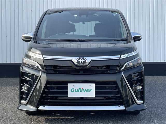 トヨタ ヴォクシー ZS 煌Ⅱ 千葉県 2020(令2)年 3万km イナズマスパーキングブラックガラスフレーク 純正9インチナビ/(フルセグTV/CD/DVD/BT/FM/AM)/バックカメラ/衝突被害軽減システム/車線逸脱警報/クルーズコントロール/純正フリップダウンモニター/両側パワースライドドア/ハンズフリーオートスライドドア/横滑り防止装置/ETC/ドライブレコーダー/アイドリングストップ/LEDヘッドライト/フォグランプ/オートライト/ウィンカーミラー/電動格納ミラー/純正16インチAW/シートリフター/プッシュスタート/スマートキー/フロアマット/ドアバイザー/スペアキー/取扱説明書/保証書