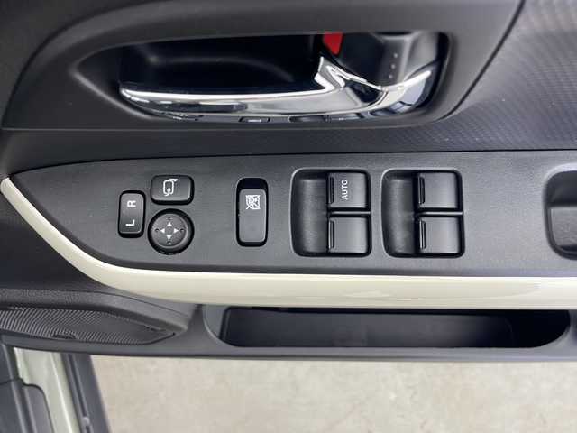 スズキ クロスビー HYBRID MZ 秋田県 2024(令6)年 1万km タフカーキパールメタリック/ホワイト2トーン ４WD/社外ナビ【AM/FM/BT/CD/DVD】 /フルセグTV /USBポート/バックカメラ /ETC /レーダークルーズコントロール　/パドルシフト　/アイドリングストップ　/クリアランスソナー　/コーナーセンサー /スマートキー　/スペアキー有り/プッシュスタート /リヤパーキングセンサー　/ミラーヒーター /ダウンヒルアシストコントロール/ヒルディセントコントロール/横滑り防止装置/衝突被害軽減システム/レーン逸脱警報/ライトレベライザー /前席シートヒーター/オートライト/オートエアコン /純正AW/電格ミラー/SNOW MODE/SPORT MODE/保証書/取扱説明書