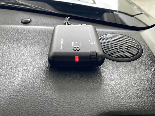 スズキ クロスビー HYBRID MZ 秋田県 2024(令6)年 1万km タフカーキパールメタリック/ホワイト2トーン ４WD/社外ナビ【AM/FM/BT/CD/DVD】 /フルセグTV /USBポート/バックカメラ /ETC /レーダークルーズコントロール　/パドルシフト　/アイドリングストップ　/クリアランスソナー　/コーナーセンサー /スマートキー　/スペアキー有り/プッシュスタート /リヤパーキングセンサー　/ミラーヒーター /ダウンヒルアシストコントロール/ヒルディセントコントロール/横滑り防止装置/衝突被害軽減システム/レーン逸脱警報/ライトレベライザー /前席シートヒーター/オートライト/オートエアコン /純正AW/電格ミラー/SNOW MODE/SPORT MODE/保証書/取扱説明書