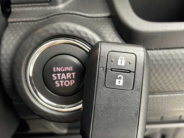 スズキ クロスビー HYBRID MZ 秋田県 2024(令6)年 1万km タフカーキパールメタリック/ホワイト2トーン ４WD/社外ナビ【AM/FM/BT/CD/DVD】 /フルセグTV /USBポート/バックカメラ /ETC /レーダークルーズコントロール　/パドルシフト　/アイドリングストップ　/クリアランスソナー　/コーナーセンサー /スマートキー　/スペアキー有り/プッシュスタート /リヤパーキングセンサー　/ミラーヒーター /ダウンヒルアシストコントロール/ヒルディセントコントロール/横滑り防止装置/衝突被害軽減システム/レーン逸脱警報/ライトレベライザー /前席シートヒーター/オートライト/オートエアコン /純正AW/電格ミラー/SNOW MODE/SPORT MODE/保証書/取扱説明書