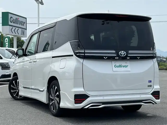 トヨタ ヴォクシー ハイブリッド S－Z 奈良県 2022(令4)年 5.5万km ホワイトパールクリスタルシャイン 10.5インチディスプレイオーディオ /ナビキット /14インチ後席モニター /フルモデリスタエアロ /フルセグTV /パワーバックドア /ハーフレザーシート /シートヒーター前後席 /ステアリングヒーター /前後ドライブレコーダー/ETC2.0/レーダークルーズコントロール/純正アルミホイール/LEDヘッドライト/バックカメラ/スペアキー