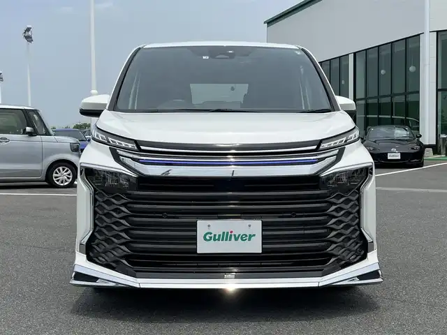 トヨタ ヴォクシー ハイブリッド S－Z 奈良県 2022(令4)年 5.5万km ホワイトパールクリスタルシャイン 10.5インチディスプレイオーディオ /ナビキット /14インチ後席モニター /フルモデリスタエアロ /フルセグTV /パワーバックドア /ハーフレザーシート /シートヒーター前後席 /ステアリングヒーター /前後ドライブレコーダー/ETC2.0/レーダークルーズコントロール/純正アルミホイール/LEDヘッドライト/バックカメラ/スペアキー