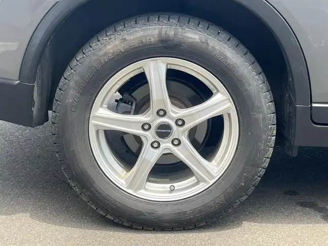 日産 エクストレイル 20X エマージェンシーブレーキ 秋田県 2017(平29)年 8.4万km ダークメタルグレー ４WD/衝突軽減システム/LEDヘッドライト/純正SDナビ/フルセグ/全方位カメラ/アラウンドビューモニター/ブリヂストン製BALMINUM17インチアルミ（冬タイヤ装着）/スマートキー/アイドリングストップ/コーナーセンサー/ダウンヒルアシストコントロール/プッシュスタート/クルーズコントロール追従走行無/前席シートヒーター/純正エンジンスターター/ETC/ステアリングスイッチ/純正フロアマット/純正ドアバイザー/オートライト/オートエアコン/パワーステアリング/パワーウィンドウ/ミラーヒーター/横滑り防止/盗難防止装置/寒冷地仕様/電動格納ウィンカーミラー/キーレスエントリー/保証書/取扱説明書/記録簿/スペアキー1本有