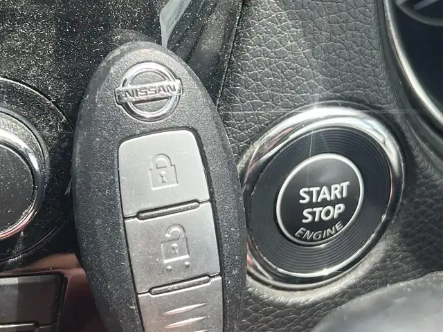 日産 エクストレイル 20X エマージェンシーブレーキ 秋田県 2017(平29)年 8.4万km ダークメタルグレー ４WD/衝突軽減システム/LEDヘッドライト/純正SDナビ/フルセグ/全方位カメラ/アラウンドビューモニター/ブリヂストン製BALMINUM17インチアルミ（冬タイヤ装着）/スマートキー/アイドリングストップ/コーナーセンサー/ダウンヒルアシストコントロール/プッシュスタート/クルーズコントロール追従走行無/前席シートヒーター/純正エンジンスターター/ETC/ステアリングスイッチ/純正フロアマット/純正ドアバイザー/オートライト/オートエアコン/パワーステアリング/パワーウィンドウ/ミラーヒーター/横滑り防止/盗難防止装置/寒冷地仕様/電動格納ウィンカーミラー/キーレスエントリー/保証書/取扱説明書/記録簿/スペアキー1本有