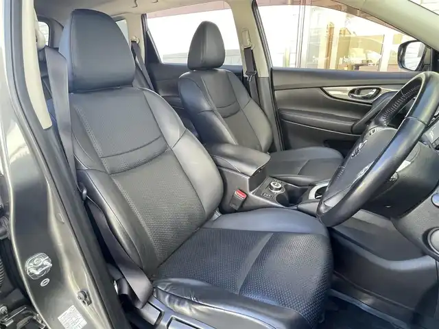 日産 エクストレイル 20X エマージェンシーブレーキ 愛知県 2017(平29)年 8.4万km ダークメタルグレー (株)IDOMが運営する【じしゃロン豊川店】の自社ローン専用車両になります。こちらは現金またはオートローンご利用時の価格です。自社ローンご希望の方は別途その旨お申付け下さい / 純正メーカーナビ/　〇 CD再生機能/　〇 BT対応/　〇 フルセグTV/ 革巻ステアリング/ ステアリングスイッチ/ クルーズコントロール/ ETC/ アラウンドヴューモニター/ オートライト/ ウインカーミラー/ ドアバイザー/ 純正フロアマット