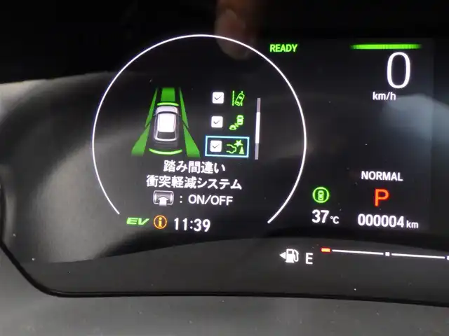 ホンダ ヴェゼル ハイブリッド e:HEV Z 千葉県 2025(令7)年 0.1千km クリスタルブラックパール e:HEV Z　3VC4AZ　Honda CONNECTディスプレー+ETC2.0車載器+ワイヤレス充電器(220000)/ホンダセンシング/・衝突軽減ブレーキ（CMBS）/・車線維持支援システム（LKAS）/・アダプティブクルーズコントロール（ACC）/・後方誤発進抑制機能/・誤発進抑制機能/ハーフレザーシート/前席シートヒーター/純正コネクトナビ/地デジTV/【Bluetooth接続】/【Apple CarPlay　Android Auto対応】/バックカメラ/ワイヤレス充電/革巻きステアリング/ステアリングヒーター/ステアリングスイッチ/パドルシフト/ETC（2.0）/LEDヘッドライト/フォグライト/ウインカーミラー/コーナーセンサー/純正18インチアルミホイル/サイド/カーテンエアバッグ/Honda スマートキー