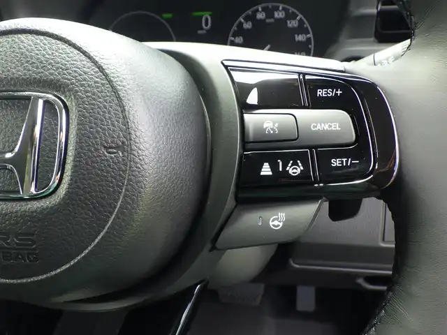 ホンダ ヴェゼル ハイブリッド e:HEV Z 千葉県 2025(令7)年 0.1千km クリスタルブラックパール e:HEV Z　3VC4AZ　Honda CONNECTディスプレー+ETC2.0車載器+ワイヤレス充電器(220000)/ホンダセンシング/・衝突軽減ブレーキ（CMBS）/・車線維持支援システム（LKAS）/・アダプティブクルーズコントロール（ACC）/・後方誤発進抑制機能/・誤発進抑制機能/ハーフレザーシート/前席シートヒーター/純正コネクトナビ/地デジTV/【Bluetooth接続】/【Apple CarPlay　Android Auto対応】/バックカメラ/ワイヤレス充電/革巻きステアリング/ステアリングヒーター/ステアリングスイッチ/パドルシフト/ETC（2.0）/LEDヘッドライト/フォグライト/ウインカーミラー/コーナーセンサー/純正18インチアルミホイル/サイド/カーテンエアバッグ/Honda スマートキー