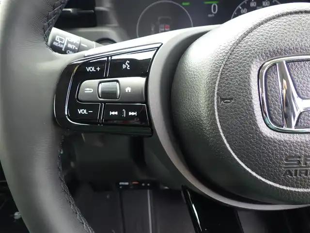 ホンダ ヴェゼル ハイブリッド e:HEV Z 千葉県 2025(令7)年 0.1千km クリスタルブラックパール e:HEV Z　3VC4AZ　Honda CONNECTディスプレー+ETC2.0車載器+ワイヤレス充電器(220000)/ホンダセンシング/・衝突軽減ブレーキ（CMBS）/・車線維持支援システム（LKAS）/・アダプティブクルーズコントロール（ACC）/・後方誤発進抑制機能/・誤発進抑制機能/ハーフレザーシート/前席シートヒーター/純正コネクトナビ/地デジTV/【Bluetooth接続】/【Apple CarPlay　Android Auto対応】/バックカメラ/ワイヤレス充電/革巻きステアリング/ステアリングヒーター/ステアリングスイッチ/パドルシフト/ETC（2.0）/LEDヘッドライト/フォグライト/ウインカーミラー/コーナーセンサー/純正18インチアルミホイル/サイド/カーテンエアバッグ/Honda スマートキー
