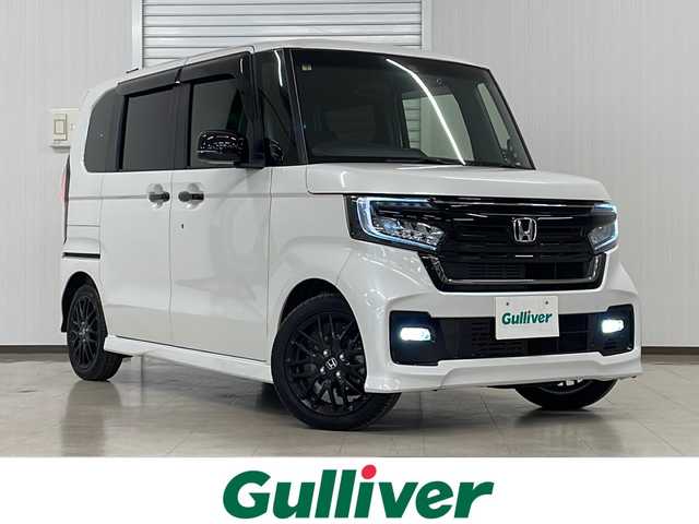 ホンダ Ｎ ＢＯＸ カスタム L スタイル+ブラック 熊本県 2023(令5)年 1.2万km プラチナホワイトパール 社外SDナビ（BT、DVD、CD、ラジオ、フルセグ）/ETC/バックカメラ/ドライブレコーダー/クルーズコントロール/両側パワースライドドア/シートヒーター/カスタムLターボ用純正ブラック15インチAW/オートハイビーム/オートライト/・LEDヘッドライト/・フォグランプ/レーンキープアシスト/横滑り防止/衝突被害軽減ブレーキ/プッシュスタート/スマートキー/・スペアキー