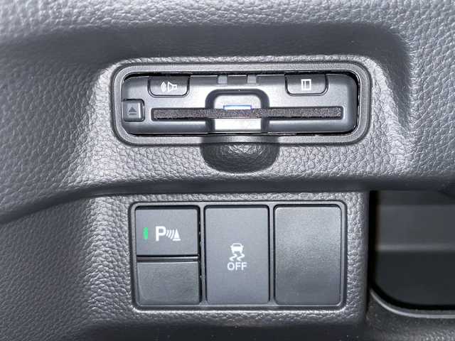 ホンダ Ｎ ＢＯＸ カスタム L スタイル+ブラック 熊本県 2023(令5)年 1.2万km プラチナホワイトパール 社外SDナビ（BT、DVD、CD、ラジオ、フルセグ）/ETC/バックカメラ/ドライブレコーダー/クルーズコントロール/両側パワースライドドア/シートヒーター/カスタムLターボ用純正ブラック15インチAW/オートハイビーム/オートライト/・LEDヘッドライト/・フォグランプ/レーンキープアシスト/横滑り防止/衝突被害軽減ブレーキ/プッシュスタート/スマートキー/・スペアキー