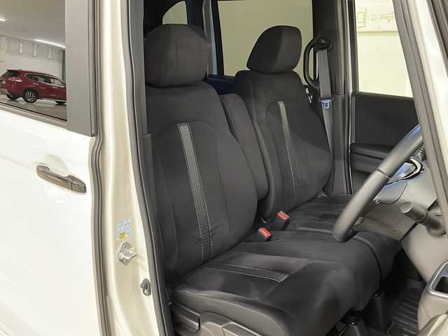 ホンダ Ｎ ＢＯＸ カスタム L スタイル+ブラック 熊本県 2023(令5)年 1.2万km プラチナホワイトパール 社外SDナビ（BT、DVD、CD、ラジオ、フルセグ）/ETC/バックカメラ/ドライブレコーダー/クルーズコントロール/両側パワースライドドア/シートヒーター/カスタムLターボ用純正ブラック15インチAW/オートハイビーム/オートライト/・LEDヘッドライト/・フォグランプ/レーンキープアシスト/横滑り防止/衝突被害軽減ブレーキ/プッシュスタート/スマートキー/・スペアキー